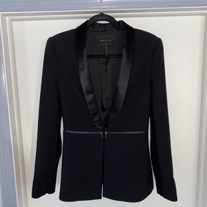 Chic black blazer